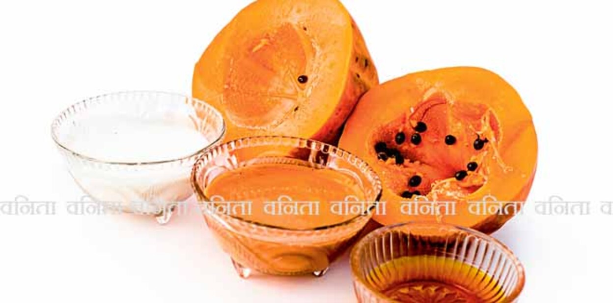 Best face pack or face mask to moisture  dry skin and to clean dark spots and to reduces blemishes isolated on white i.e. papaya face mask consisting of honey,papaya pulp, and milk.