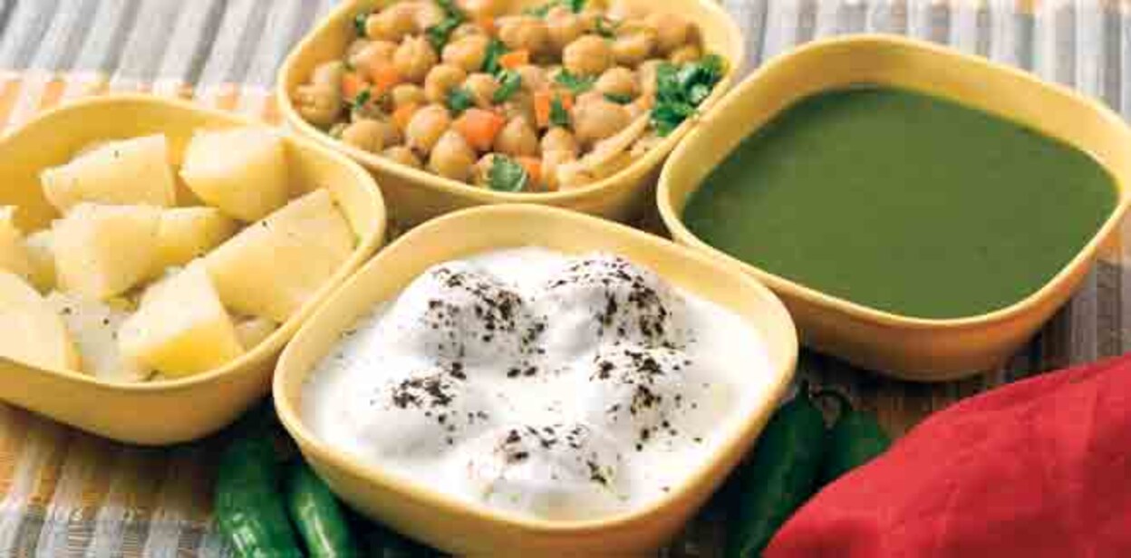 Dahi Bhalle Chaat or Stuffed Panipuri with Curd Dahi Bhalle Chaat or Stuffed Panipuri with Curd, Indian Food