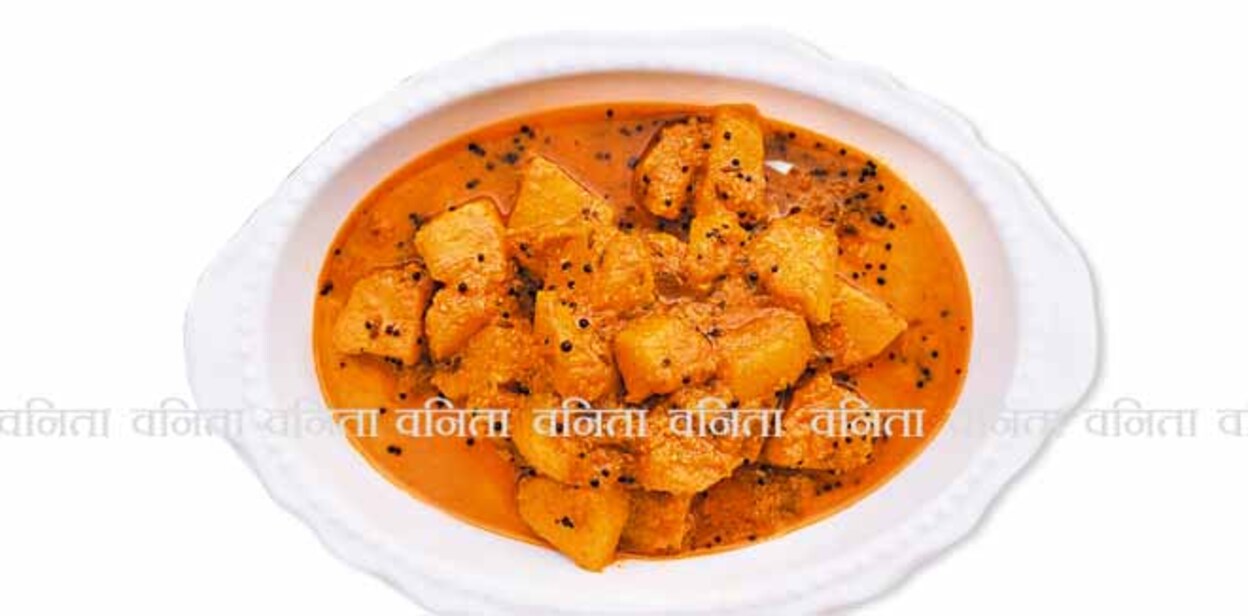 1905138682 Selective focus of Indian pumpkin curry also known as Kaddu ki sabzi delicious pumpkin vegetable fruit side dish made with indian spices and masala, home made gravy curries