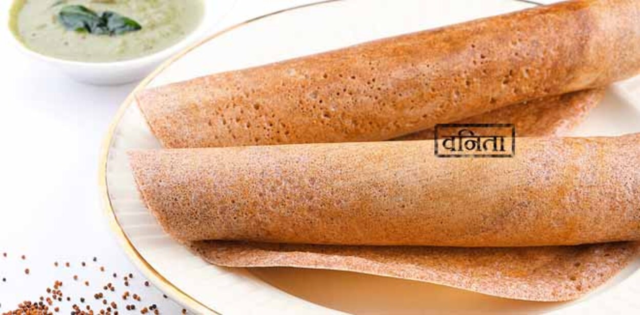 detox-3 Ragi Dosa, finger millet Dosa, pan cake of finger millet flour healthy home made breakfast dish Karnataka, India. with coconut chutney.