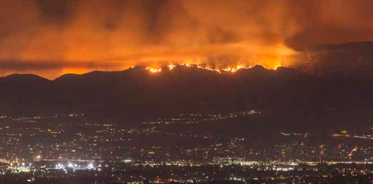 global-warning The La Tuna Fire burns in the Verdugo Mountains in the Eastern San Fernando Valley of Los Angeles, CA. 9/1/2017