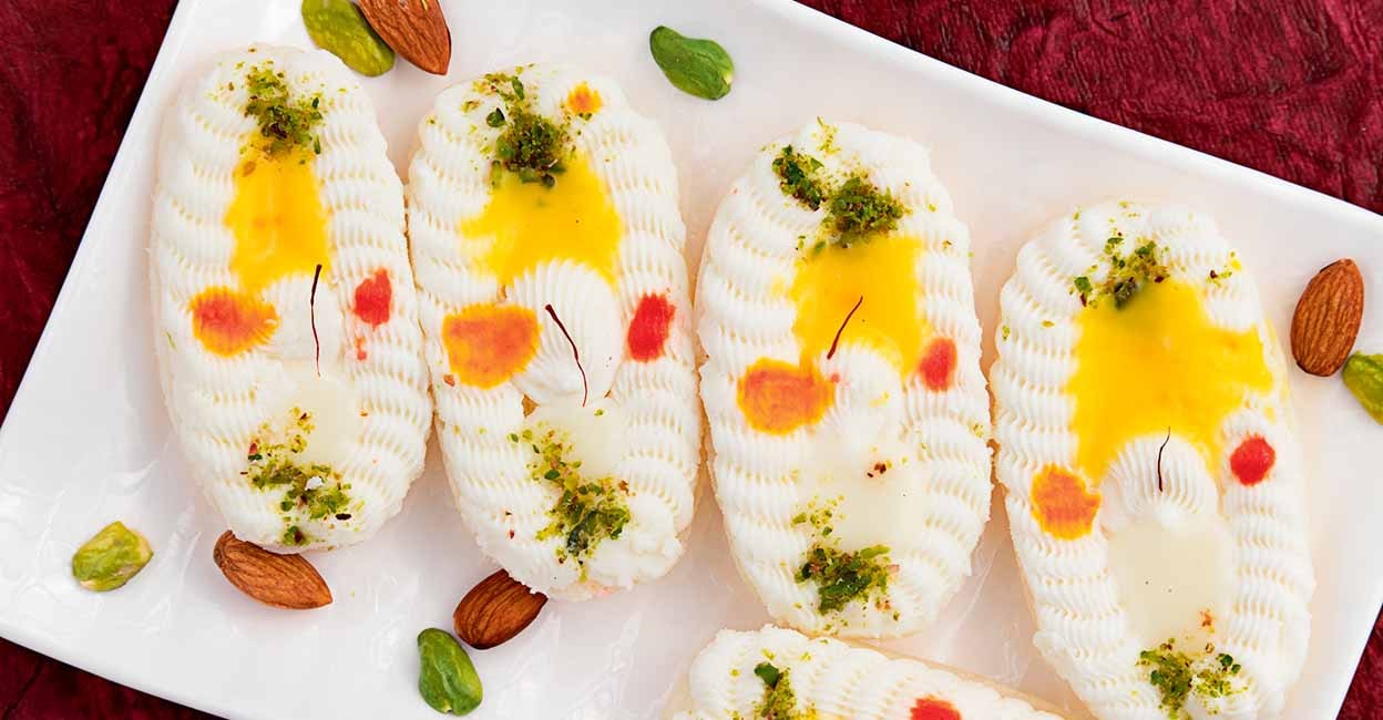 Indian Mithai Cham Cham Also Called Rasgulla Chomchom Or Rosogolla Chamcham Is Made Of Milk, Mawa, Khoya, Pista, Kesar, Khova, Paneer, Chenna, Chhena, Malai Dry Fruits Stuffings And Dunked In Chasni